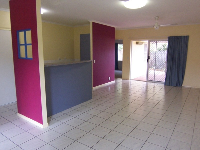 11/2 Marella Close, Manoora QLD 4870