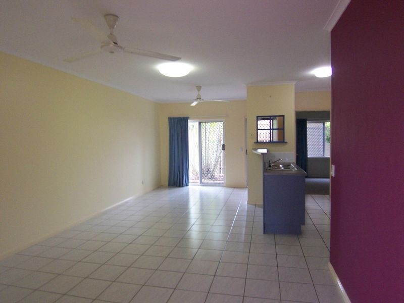 11/2 Marella Close, Manoora QLD 4870