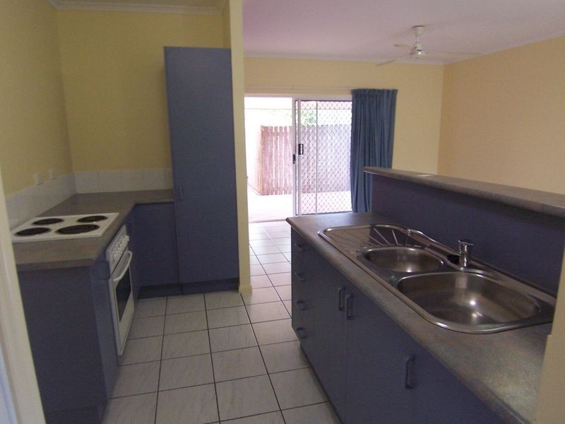 11/2 Marella Close, Manoora QLD 4870