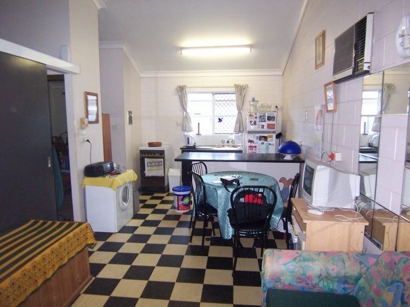 4 & 7/485 McCoombe Street, Mooroobool QLD 4870