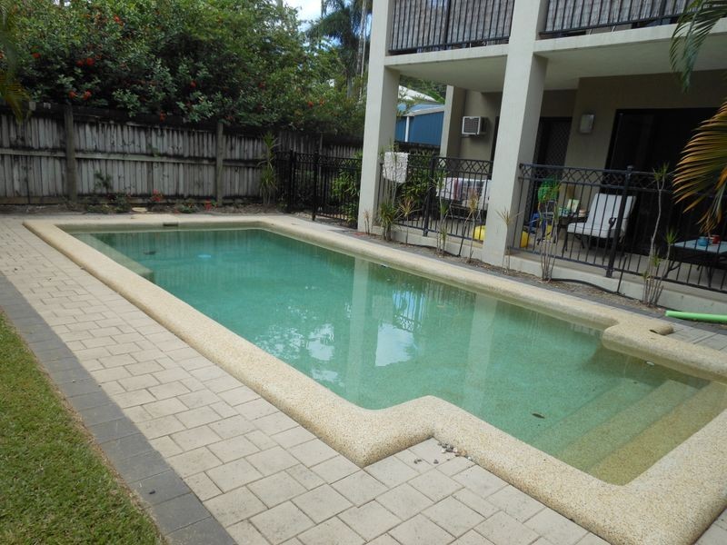 2/83 Hayward Street, Mooroobool QLD 4870