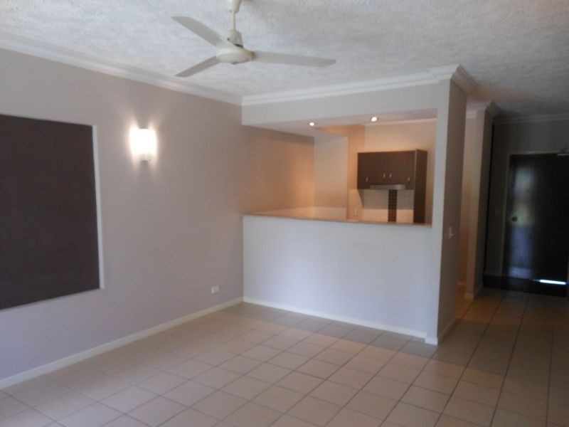 2/83 Hayward Street, Mooroobool QLD 4870