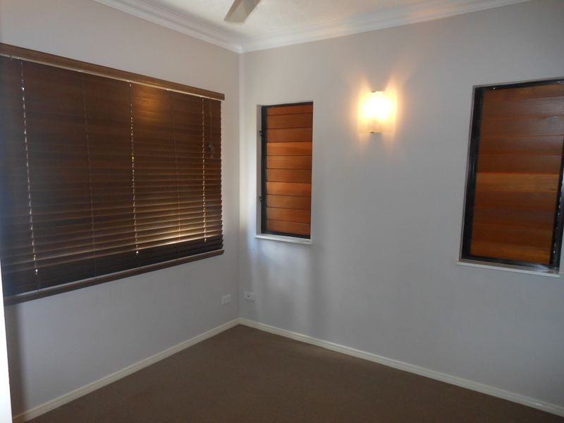 2/83 Hayward Street, Mooroobool QLD 4870