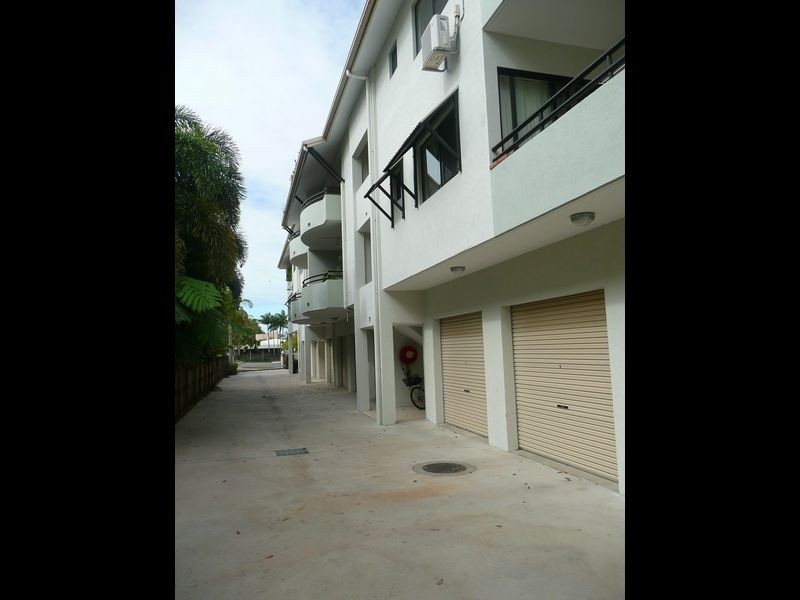 2/157 Martyn Street, Manunda QLD 4870