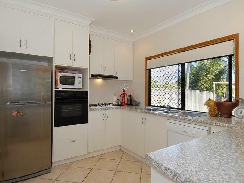 13 St Albans Close, Brinsmead QLD 4870