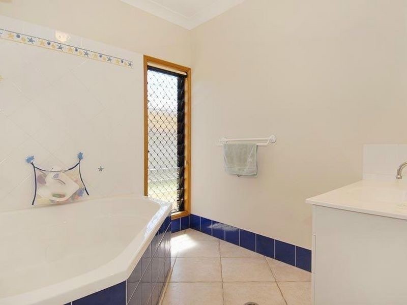 13 St Albans Close, Brinsmead QLD 4870