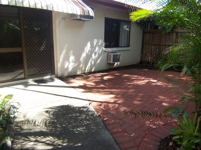 2/6 Armbrust Street, Manoora QLD 4870