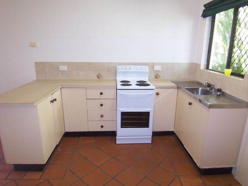 2/6 Armbrust Street, Manoora QLD 4870