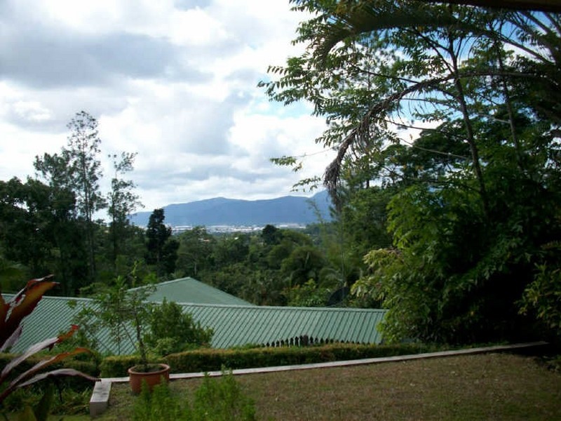 7 Pine Tree Close, Bayview Heights QLD 4868