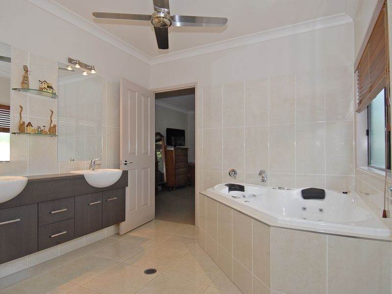 7 Teraglin Street, Kanimbla QLD 4870