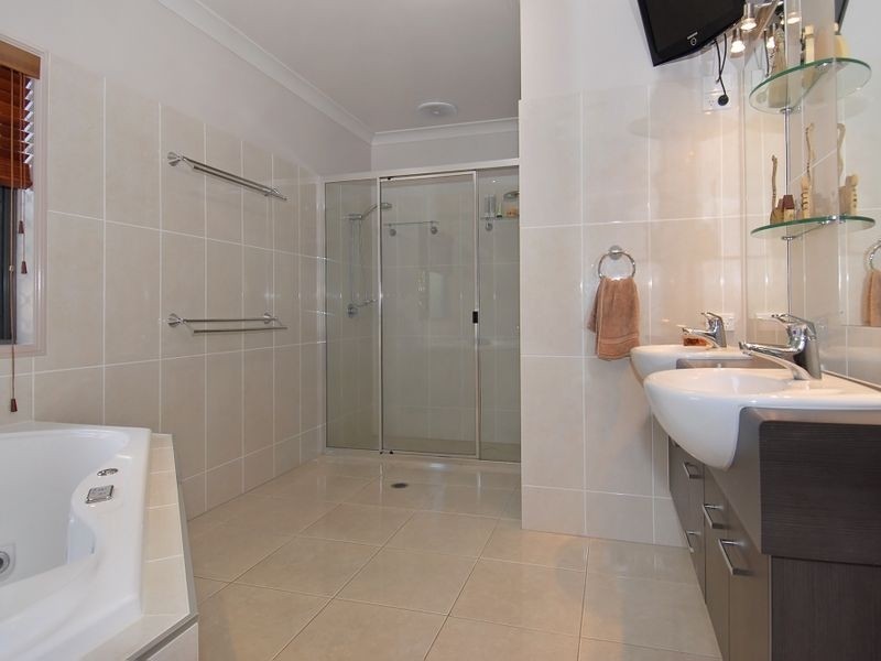 7 Teraglin Street, Kanimbla QLD 4870