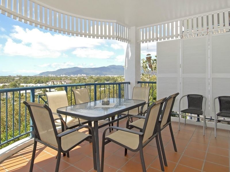 18/8 Munro Terrace, Mooroobool QLD 4870