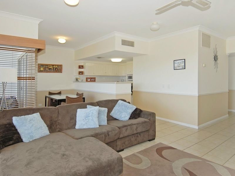 18/8 Munro Terrace, Mooroobool QLD 4870