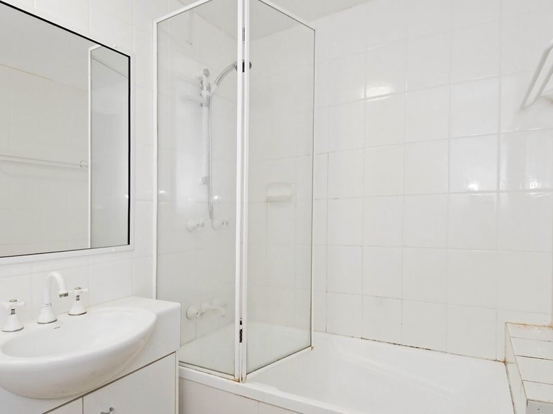 18/8 Munro Terrace, Mooroobool QLD 4870