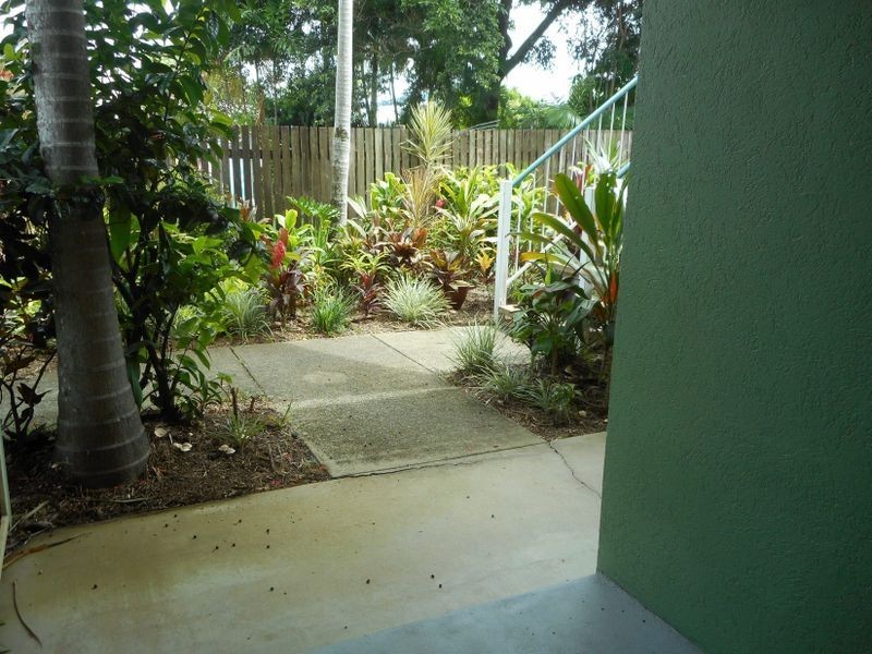 1/346 Mccoombe Street, Mooroobool QLD 4870