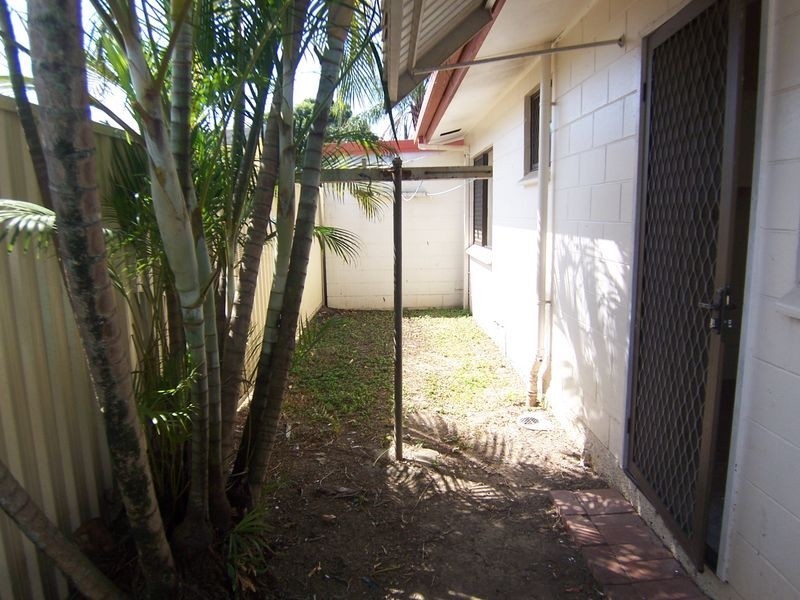 4/6 Armbrust Street, Manoora QLD 4870