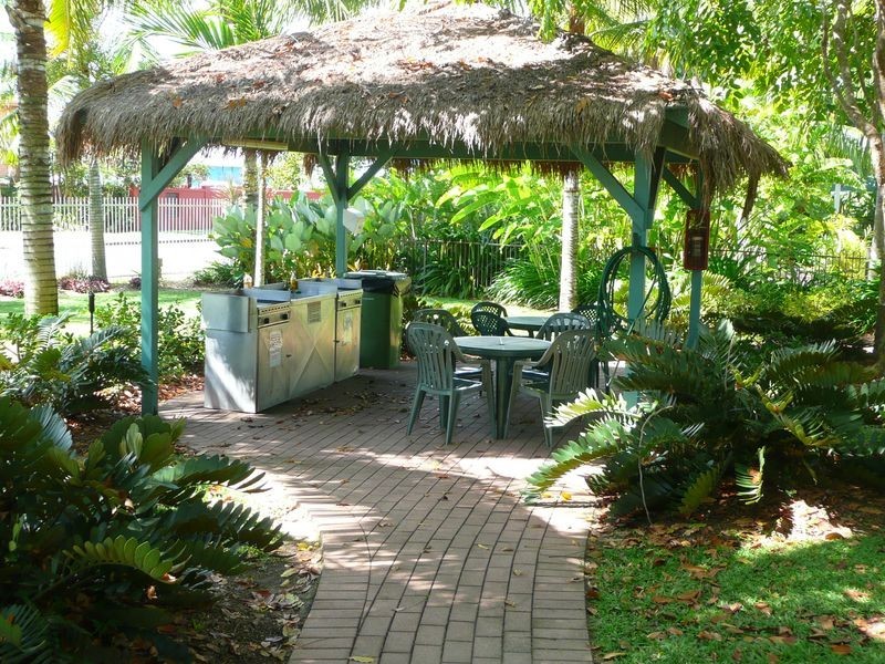 9/129 Oleander Street, Holloways Beach QLD 4878