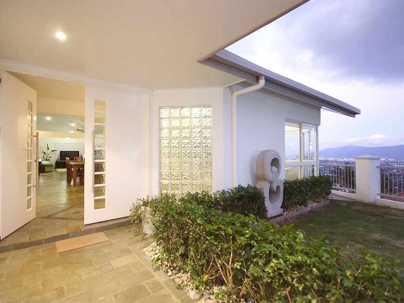 10 Coreega Close – City View Estate, Mooroobool QLD 4870