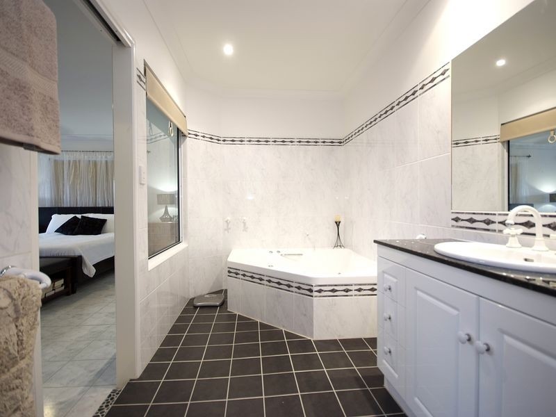 10 Coreega Close – City View Estate, Mooroobool QLD 4870