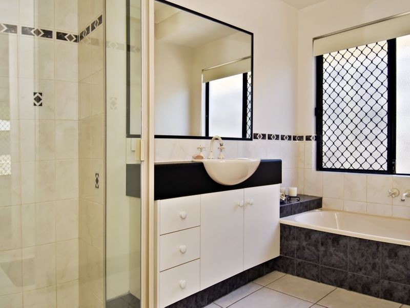 187 McFarlane Drive, Kanimbla QLD 4870