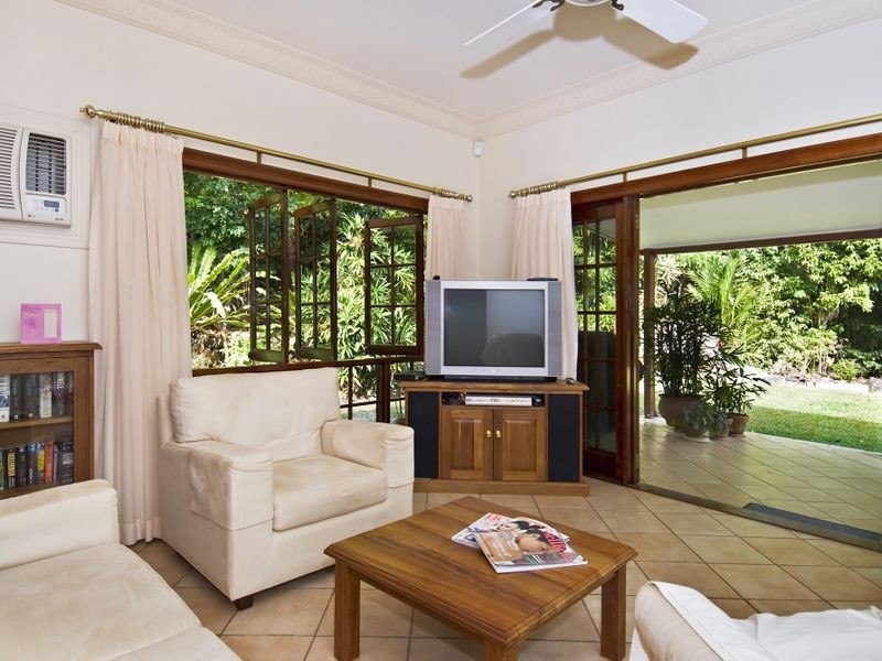 6 Rhapis Court, Whitfield QLD 4870