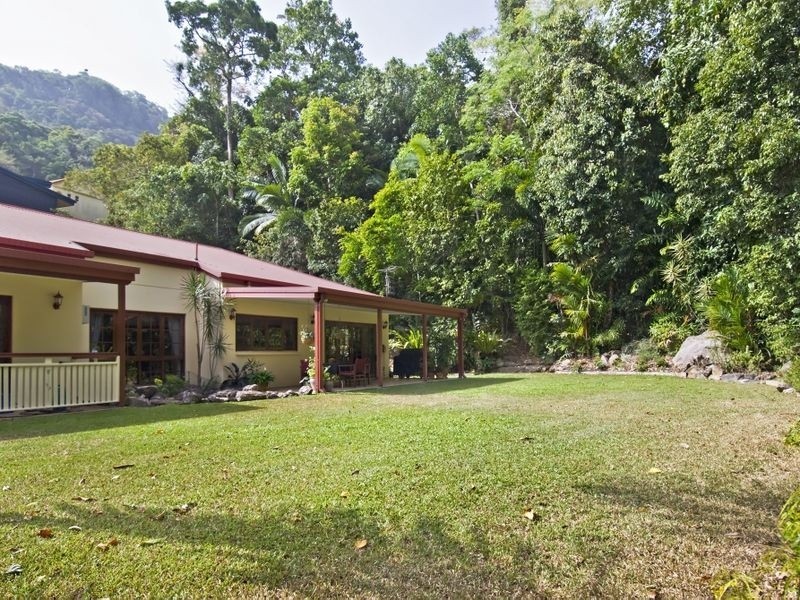 6 Rhapis Court, Whitfield QLD 4870