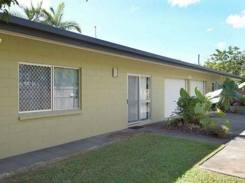2-4 Brooks Street, Whitfield QLD 4870