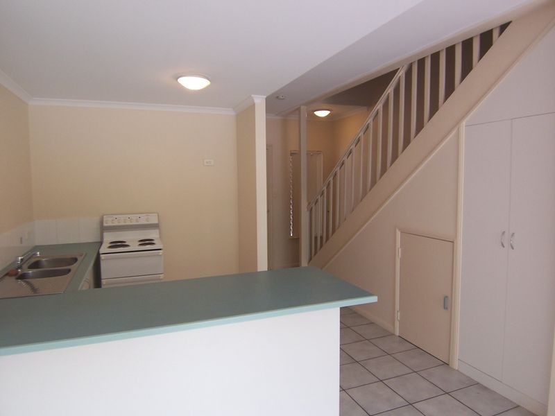 2/36 Springfield Crescent, Manoora QLD 4870