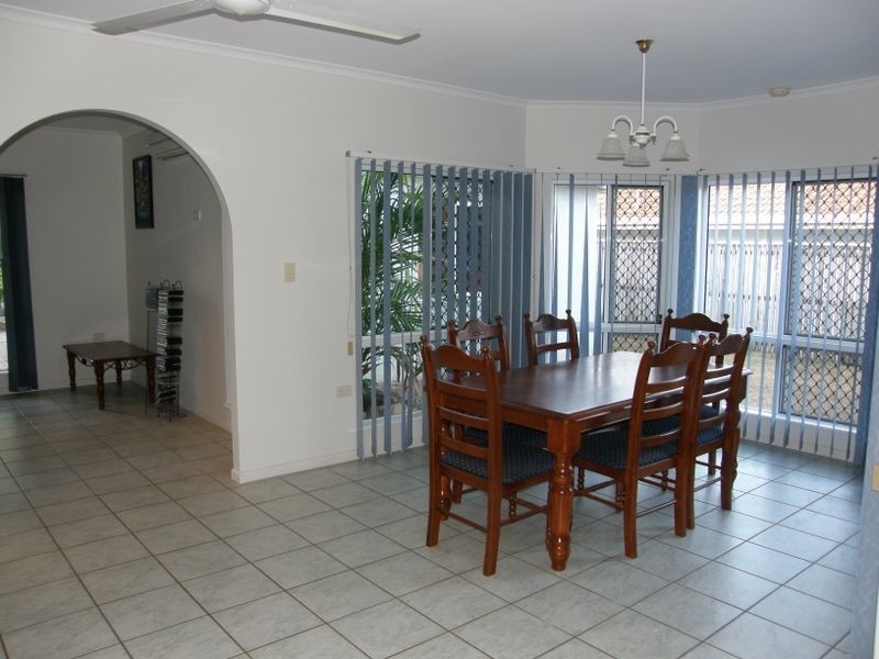 11 Hymes Street, Kanimbla QLD 4870