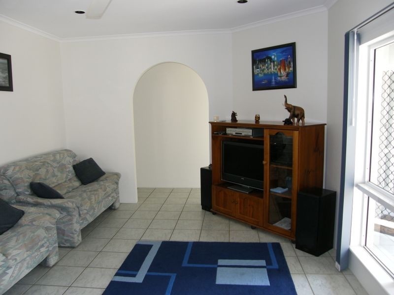 11 Hymes Street, Kanimbla QLD 4870