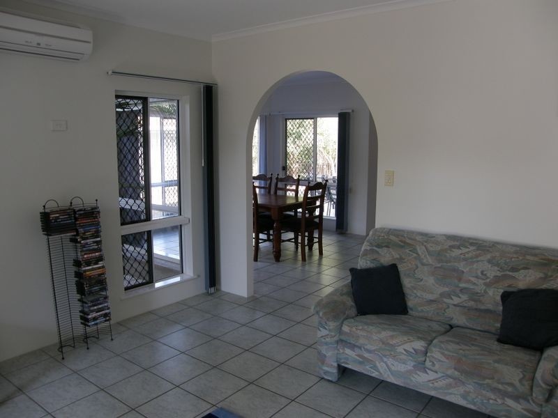 11 Hymes Street, Kanimbla QLD 4870