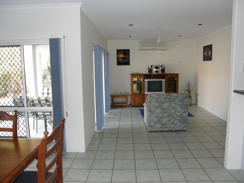 11 Hymes Street, Kanimbla QLD 4870