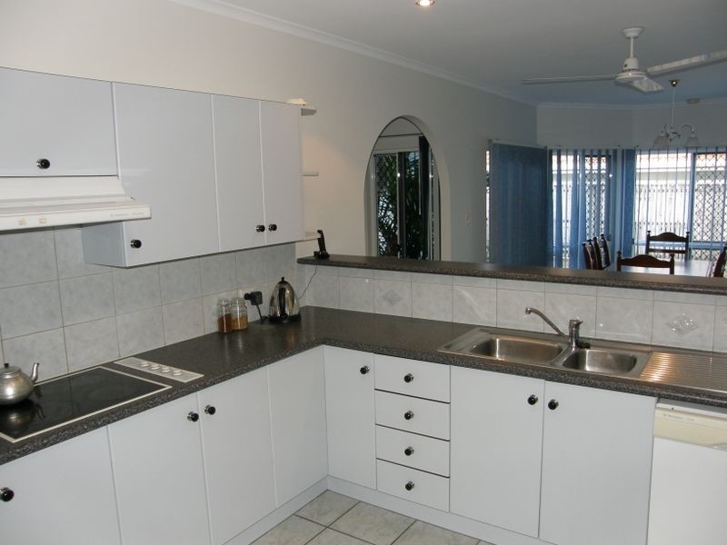 11 Hymes Street, Kanimbla QLD 4870