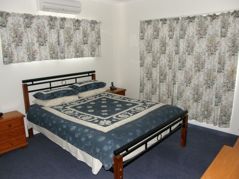 11 Hymes Street, Kanimbla QLD 4870