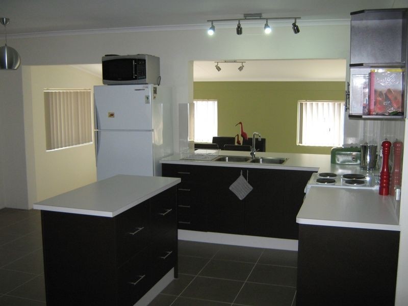 9 Jensen Street, Manoora QLD 4870