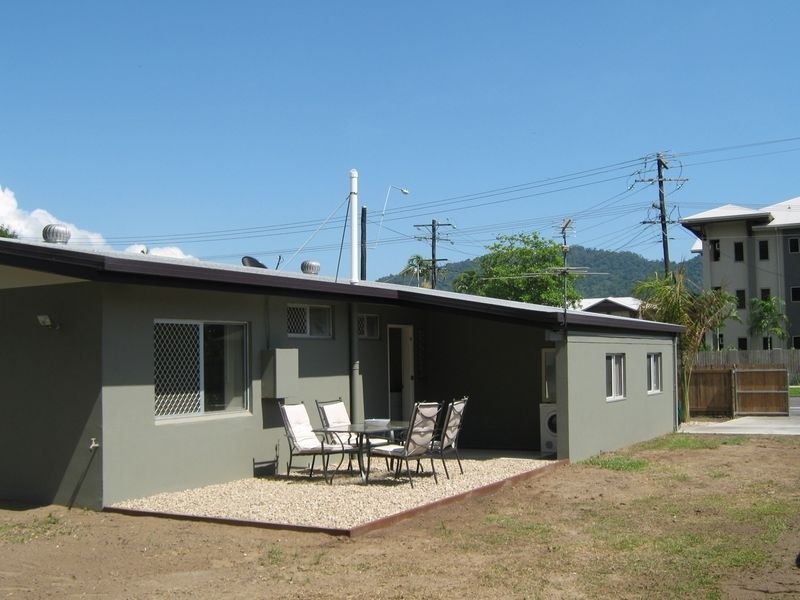 9 Jensen Street, Manoora QLD 4870