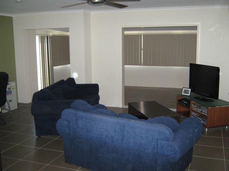 9 Jensen Street, Manoora QLD 4870