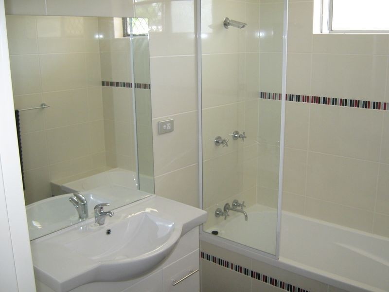 9 Jensen Street, Manoora QLD 4870