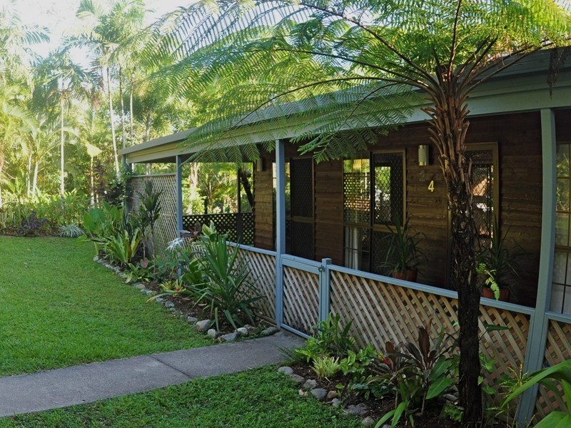 24 Mcfarlane Drive, Kanimbla QLD 4870