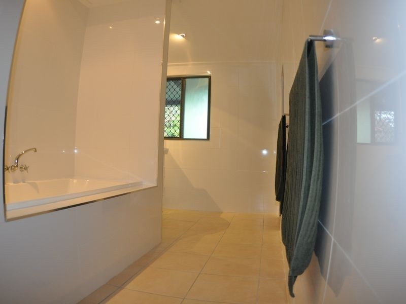 24 Mcfarlane Drive, Kanimbla QLD 4870