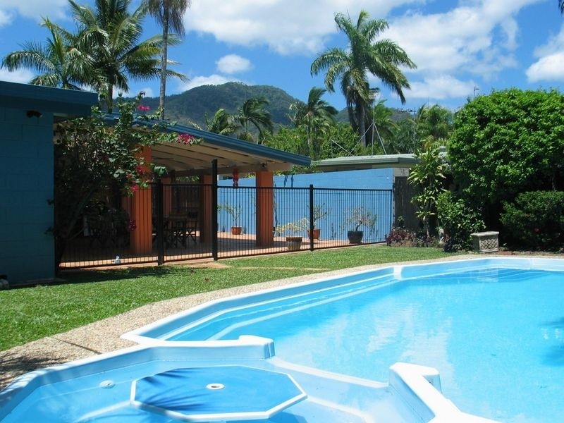 6 Quondong Close, Manoora QLD 4870