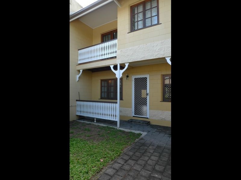 24/404 Mccoombe Street, Mooroobool QLD 4870