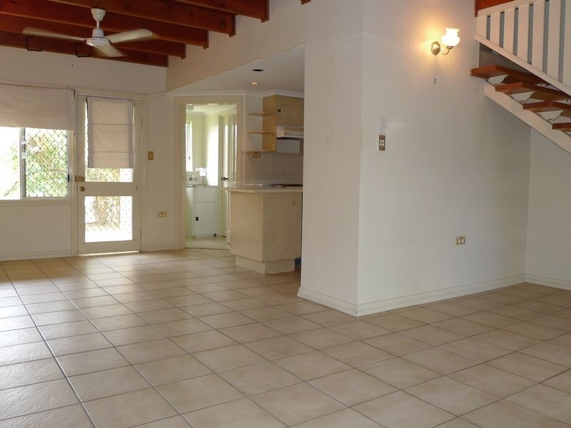 24/404 Mccoombe Street, Mooroobool QLD 4870