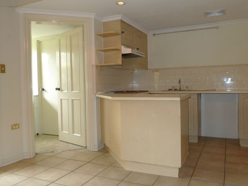 24/404 Mccoombe Street, Mooroobool QLD 4870