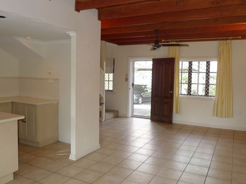 24/404 Mccoombe Street, Mooroobool QLD 4870