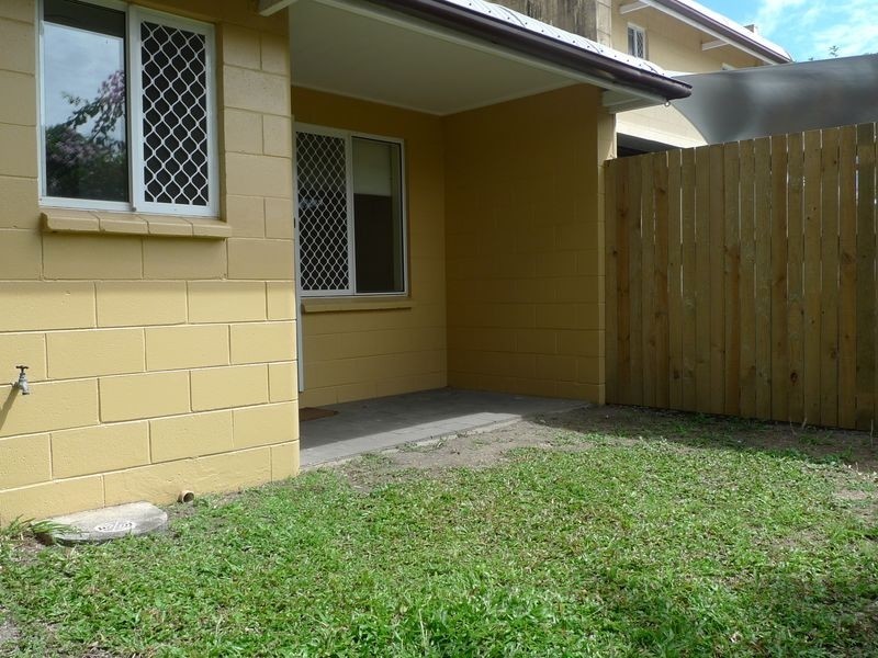 24/404 Mccoombe Street, Mooroobool QLD 4870