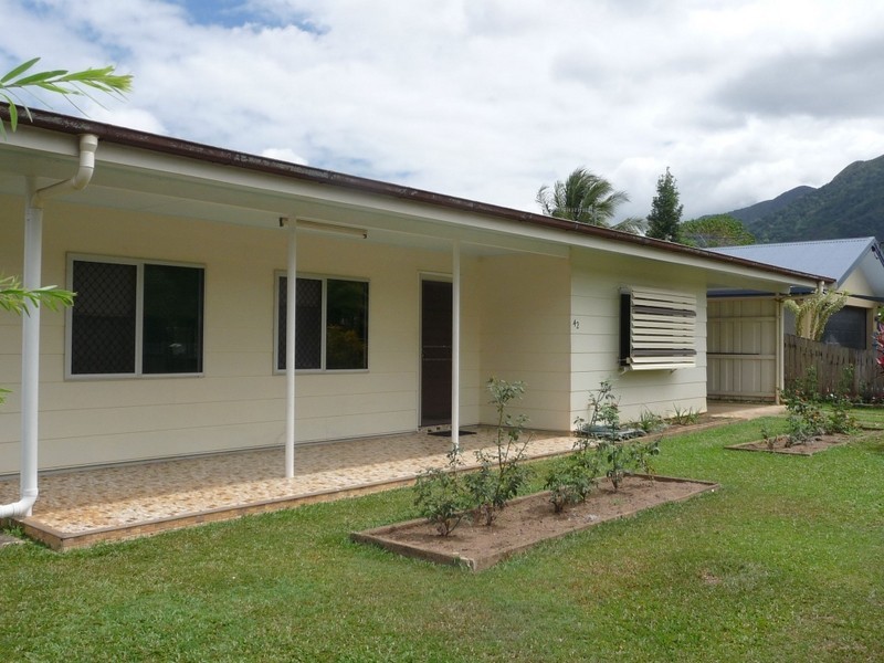 42 Yurongi Street, Caravonica QLD 4878
