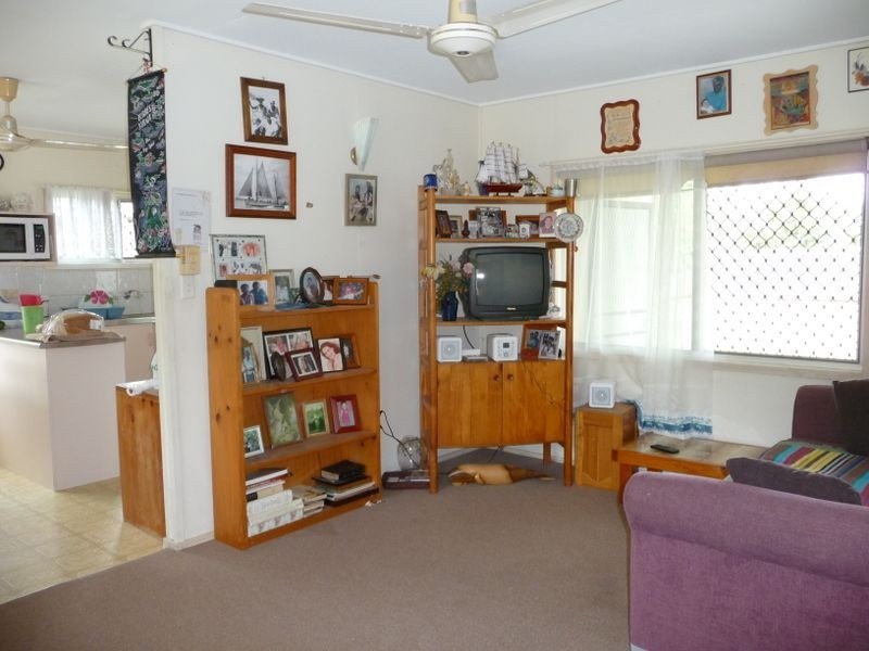 42 Yurongi Street, Caravonica QLD 4878
