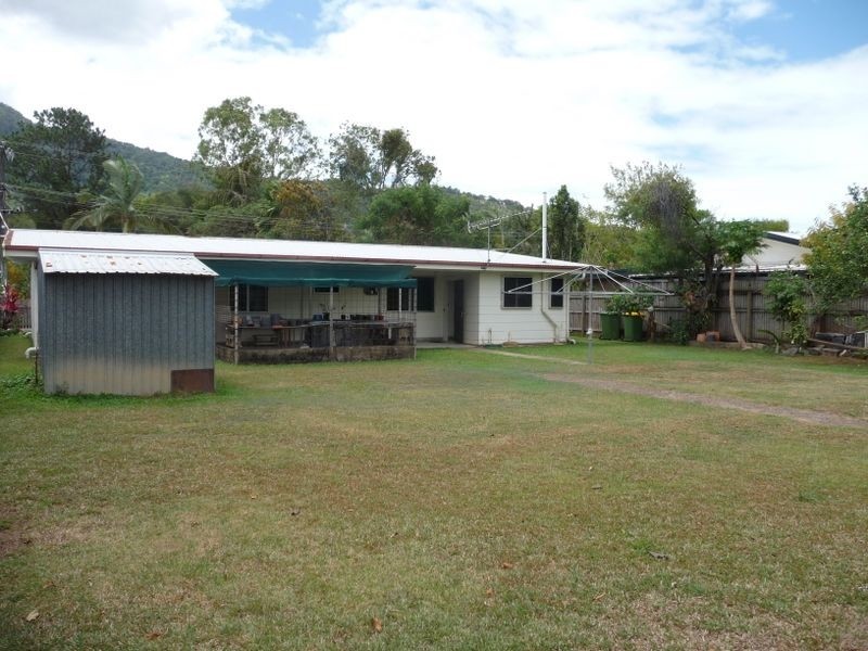 42 Yurongi Street, Caravonica QLD 4878