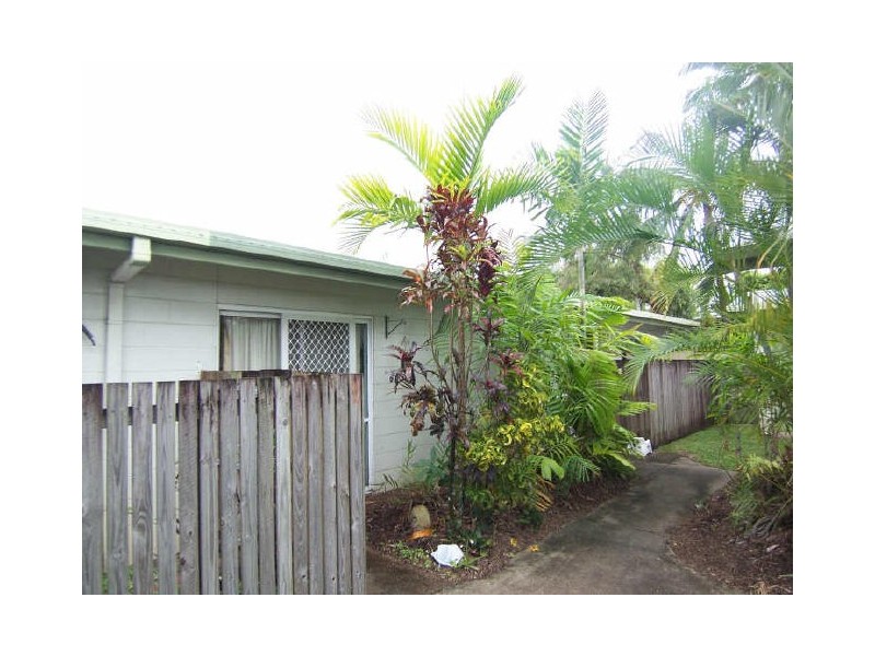 2/165 Mayers Street, Manunda QLD 4870